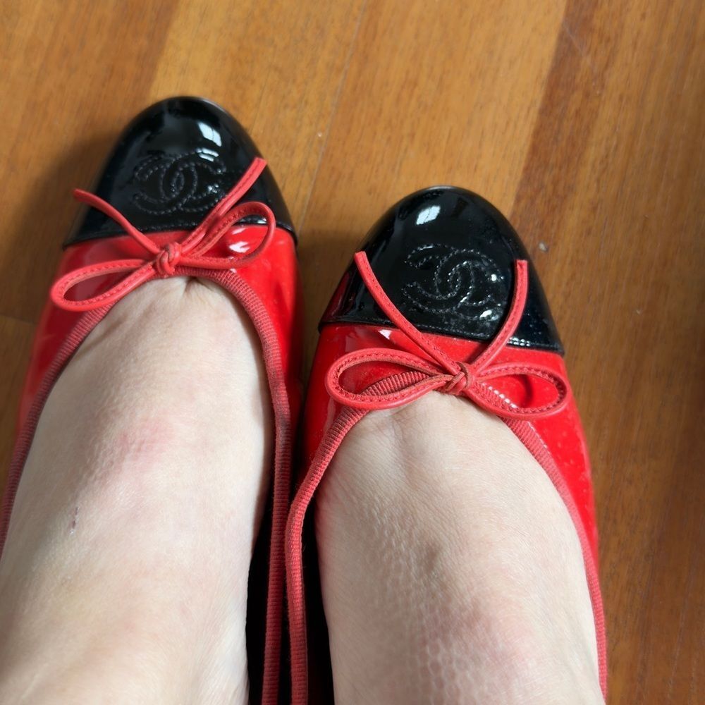CHANEL Women's Red and Black cap toe Flats - Picture 7 of 8
